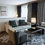 Doubletree By Hilton & Convention Center Hotell