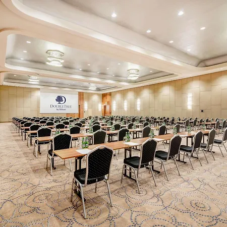 Doubletree By Hilton & Convention Center Hotell