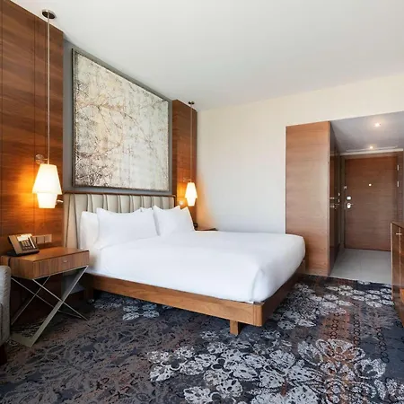 Doubletree By Hilton & Convention Center Hotell 4*