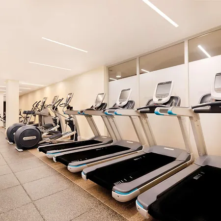Doubletree By Hilton & Convention Center Hotell