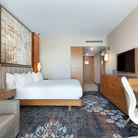 Hotel Doubletree By Hilton & Convention Center 4*