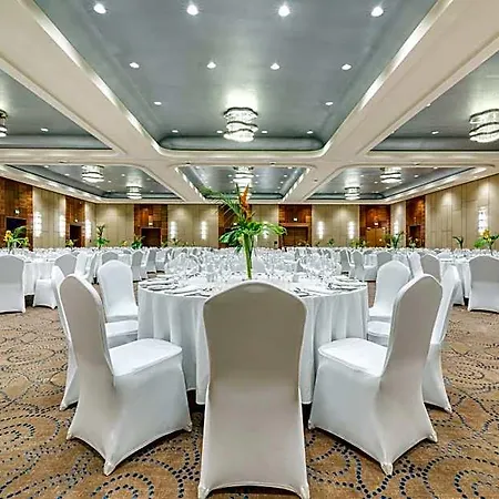 Doubletree By Hilton & Convention Center Hotel