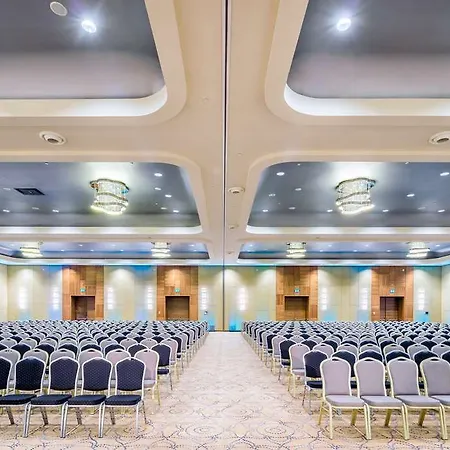Hotel Doubletree By Hilton & Convention Center