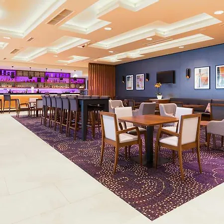 Hotell Doubletree By Hilton & Convention Center