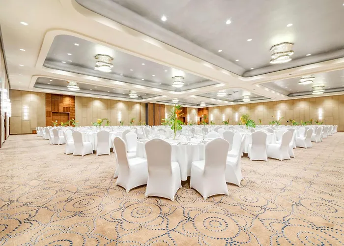 Doubletree By Hilton & Convention Center Hotell