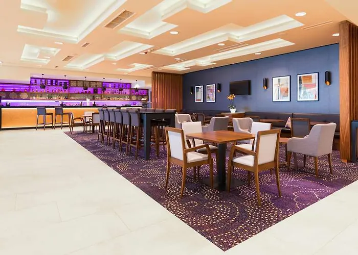 Hotel Doubletree By Hilton & Convention Center