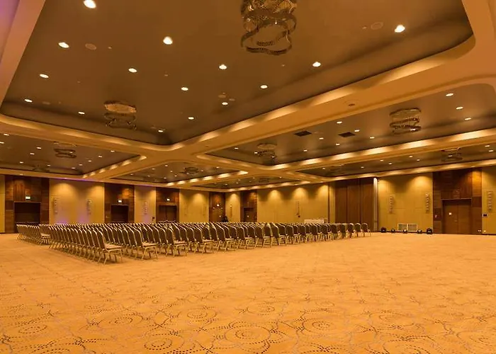 Ξενοδοχείο Doubletree By Hilton & Convention Center 4*