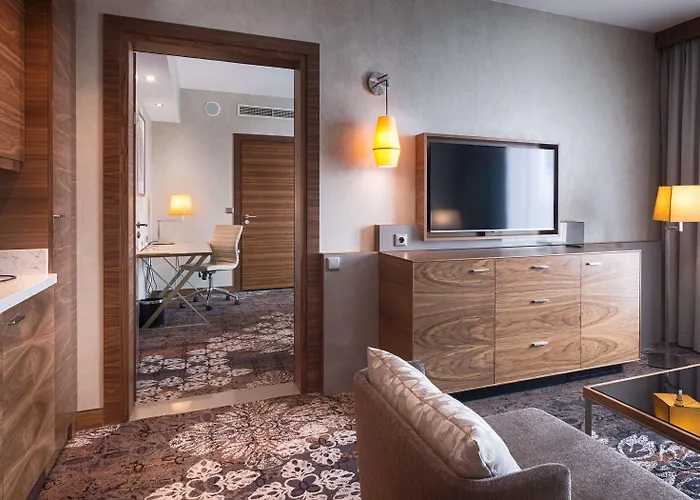 ومركز مؤتمرات دوبل تري باي هيلتون كراكوف