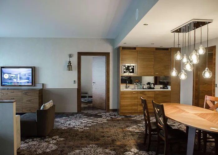 ومركز مؤتمرات دوبل تري باي هيلتون كراكوف